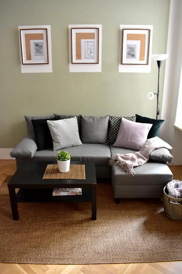 Andy'S Central 3-Bedroom Apartment !