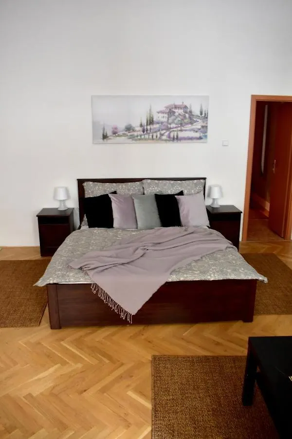 Andy'S Central 3-Bedroom Apartment ! 0*, Prague