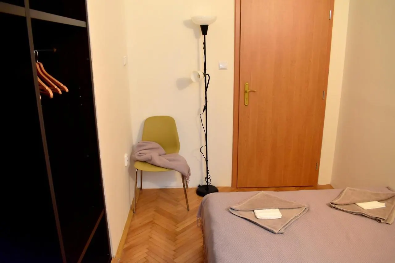 Andy'S Central 3-Bedroom Apartment !