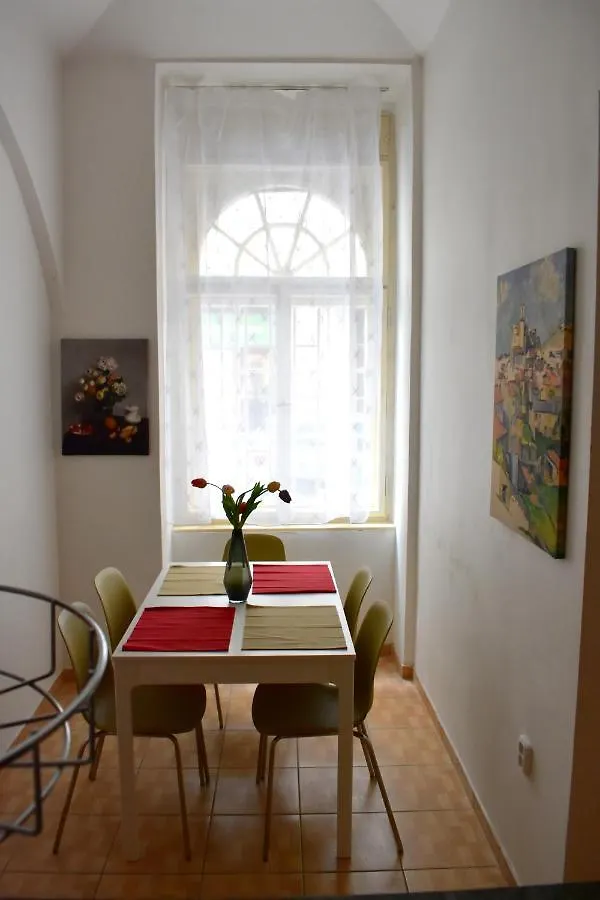 Andy'S Central 3-Bedroom Apartment !