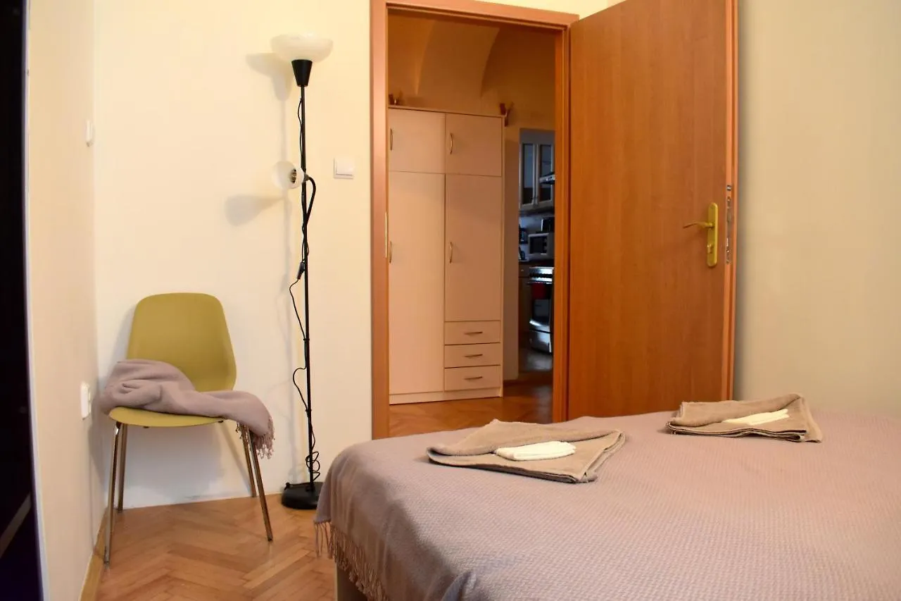 Andy'S Central 3-Bedroom Apartment !