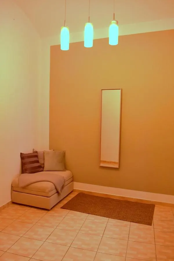 Andy'S Central 3-Bedroom Apartment !