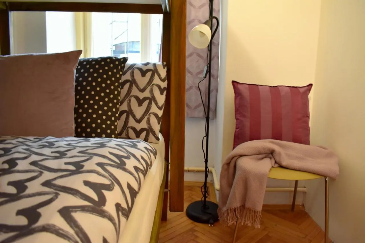 Andy'S Central 3-Bedroom Apartment !