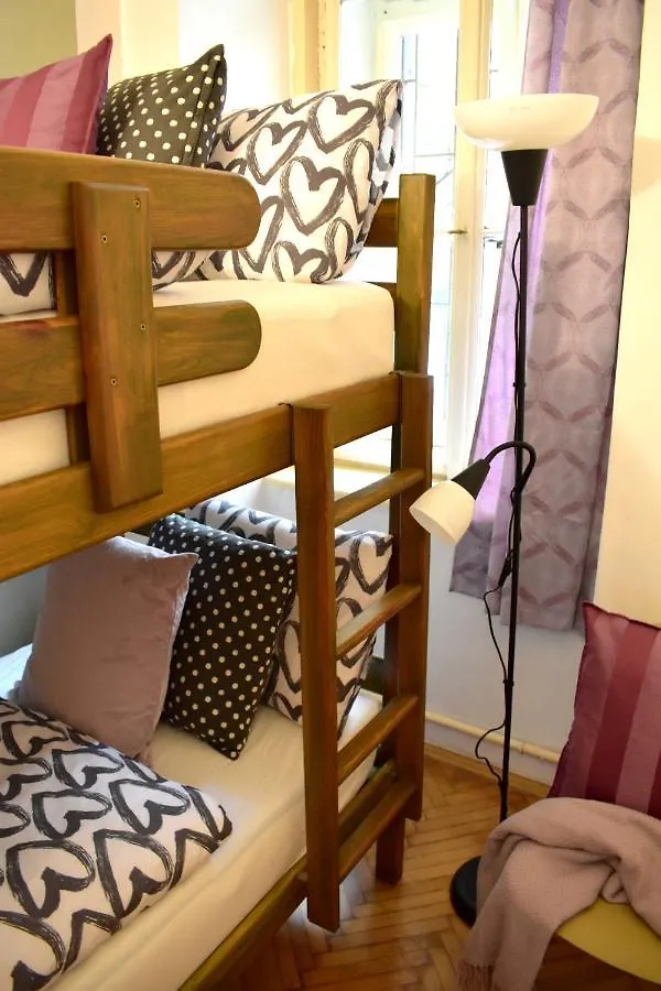 Andy'S Central 3-Bedroom Apartment !
